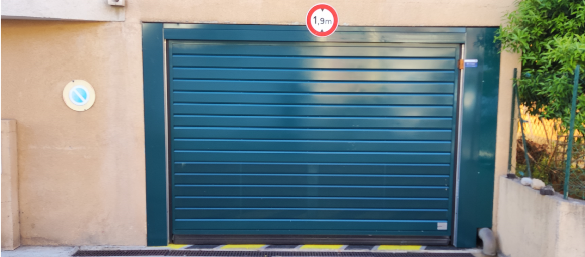 Remplacement de porte de garage pour la résidence Le Gastaud